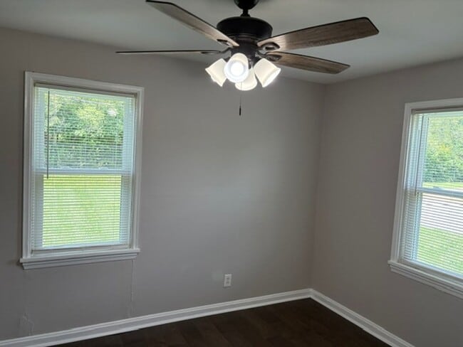 Building Photo - Beautifully rehabbed bungalow in Universit...