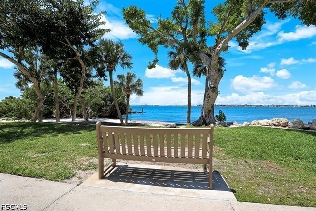 Building Photo - 14250 Royal Harbour Ct