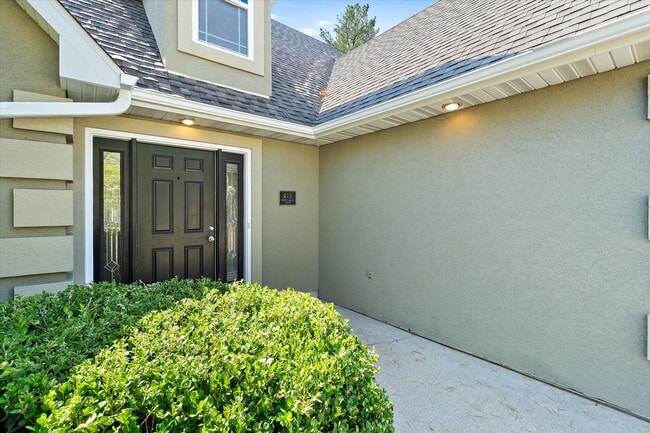 Building Photo - 412 N Village Cir
