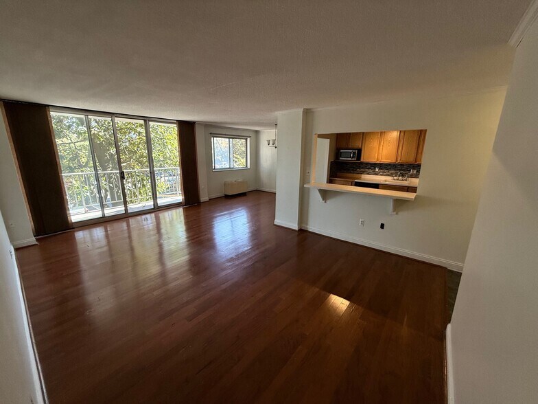 Building Photo - 2059 Huntington Ave