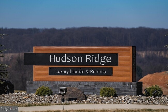 Building Photo - 244 Stratford Dr