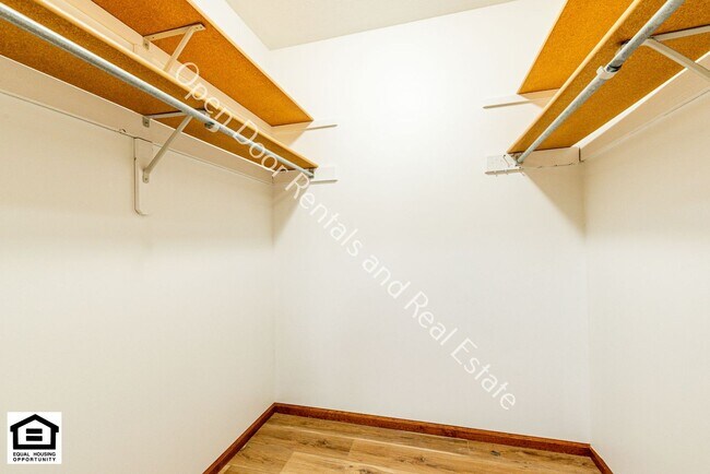 Building Photo - 1514/1516 Fieldstone Dr.