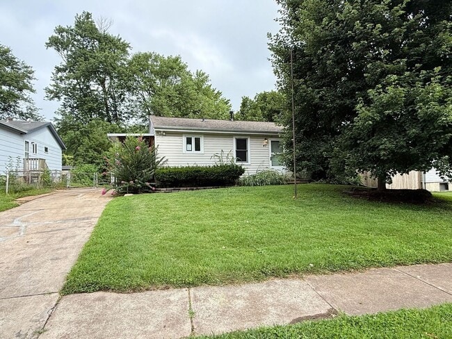 Primary Photo - Fully Rehabbed 3 bedroom, 1 bathroom Renta...