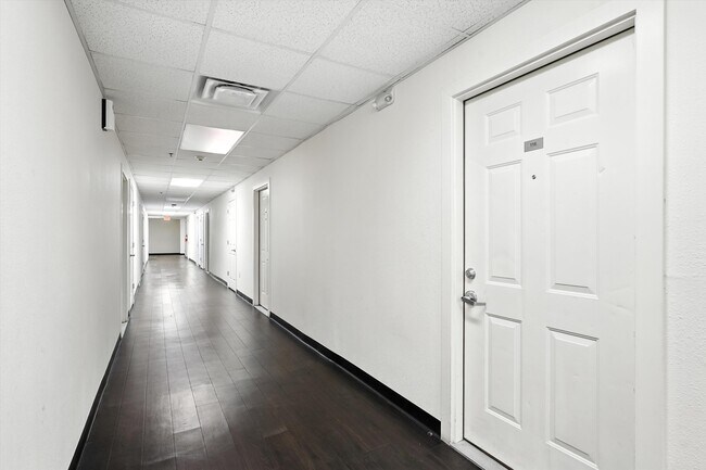 Building Photo - 517 Gold Ave SW