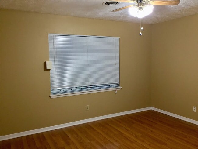 Building Photo - 1585 Auburn Dr