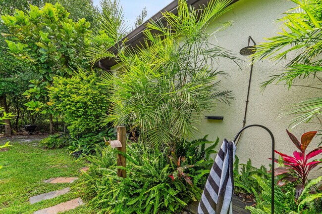 Building Photo - Charming 3-Bed with 2 Baths Oasis in St. C...