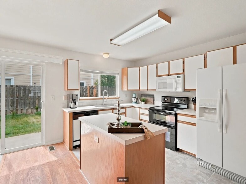 Building Photo - 2900 Ross Dr