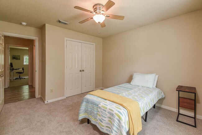 Building Photo - 203 Summer Pine Ct