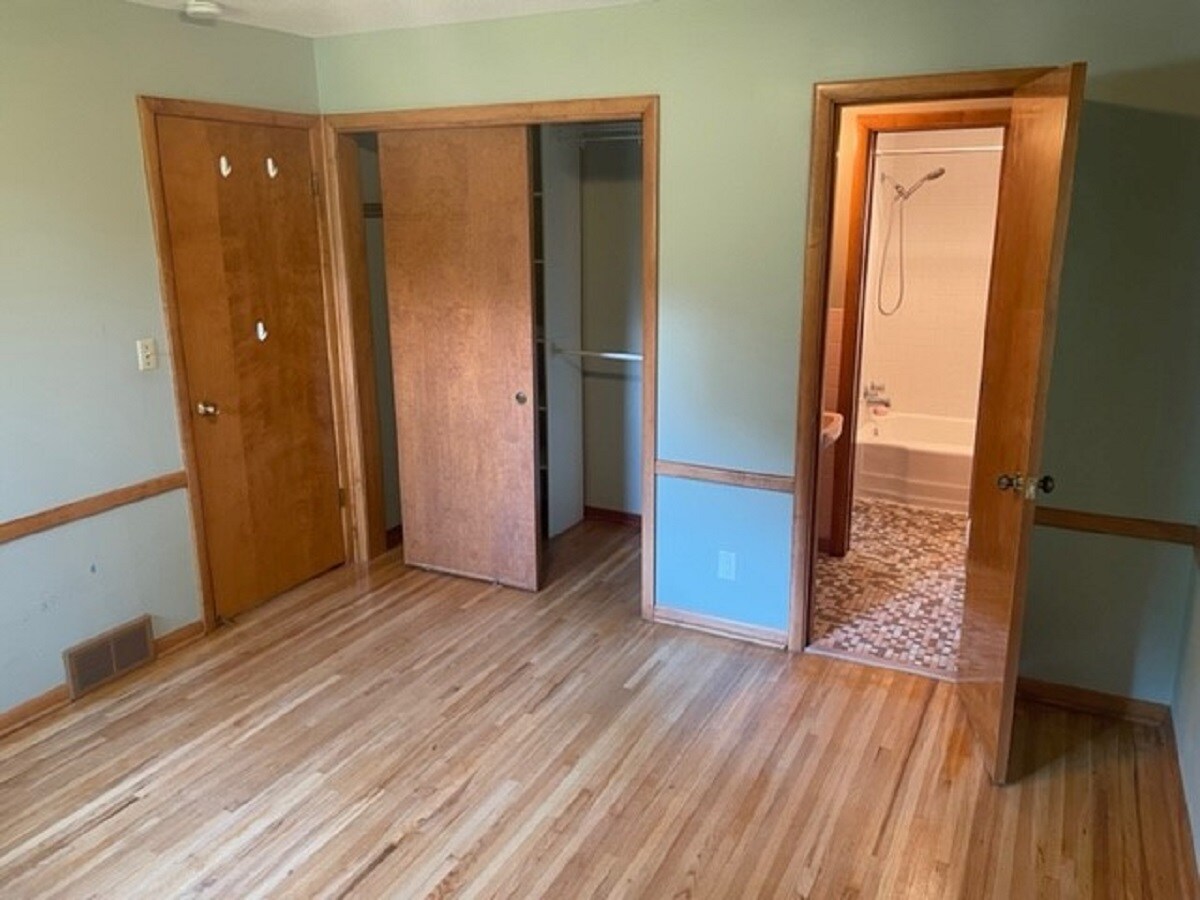 Building Photo - 401 Rhode Island Ave S