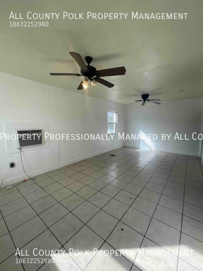 Cozy 2 Bedroom Home For Rent in St. Pete! 4727 Haines Rd N Saint