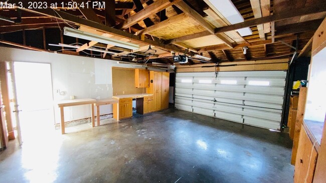 Building Photo - 2329 Moraine Cir