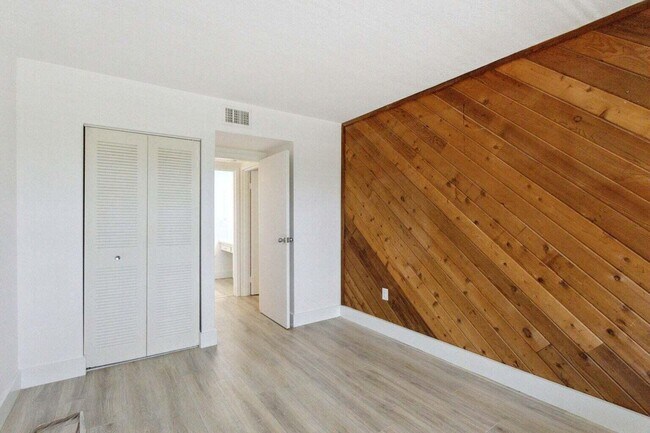 Building Photo - 4354 NW 9th Ave