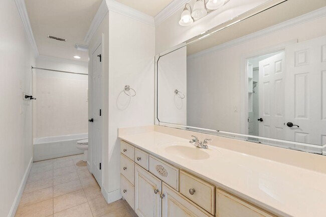 Building Photo - 298 Gillette Dr