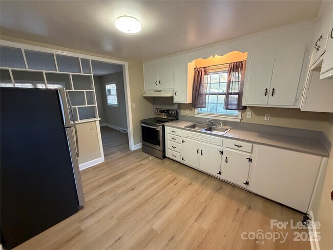 Primary Photo - 3728 Dresden Dr E