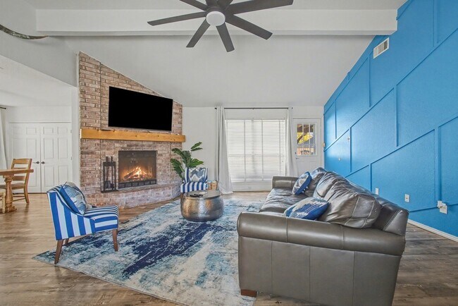 Building Photo - 913 Sandhurst Dr