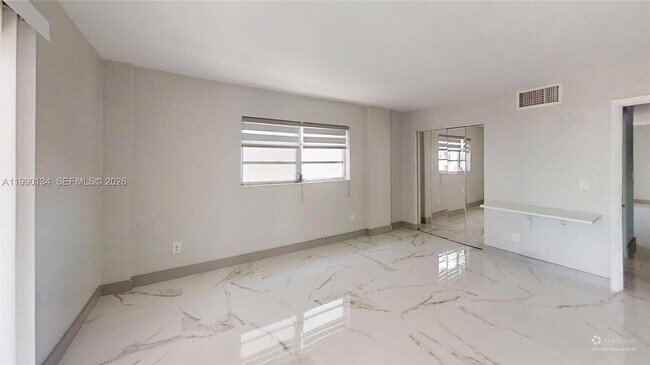 Building Photo - 1340 Lincoln Rd