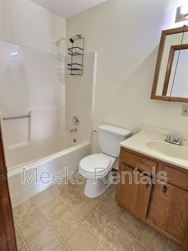 Building Photo - 40 Maple Ln