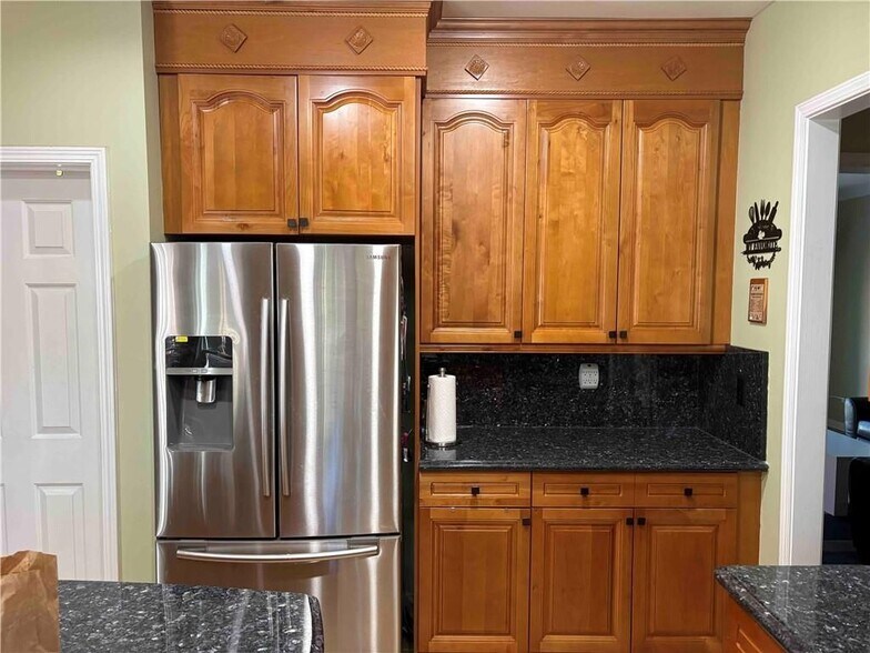 Building Photo - 2835 Crestmont Ct