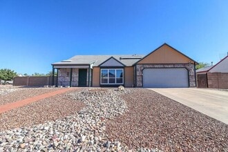 Building Photo - Tucson Desert Oasis: Your Dream 3-Bed Home Awaits!