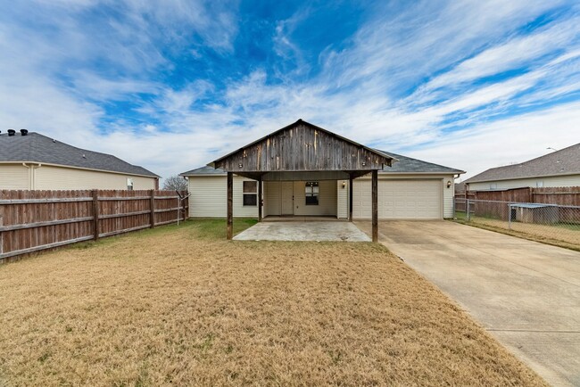 Building Photo - 4 Bedroom 2 Bath Remodeled Home