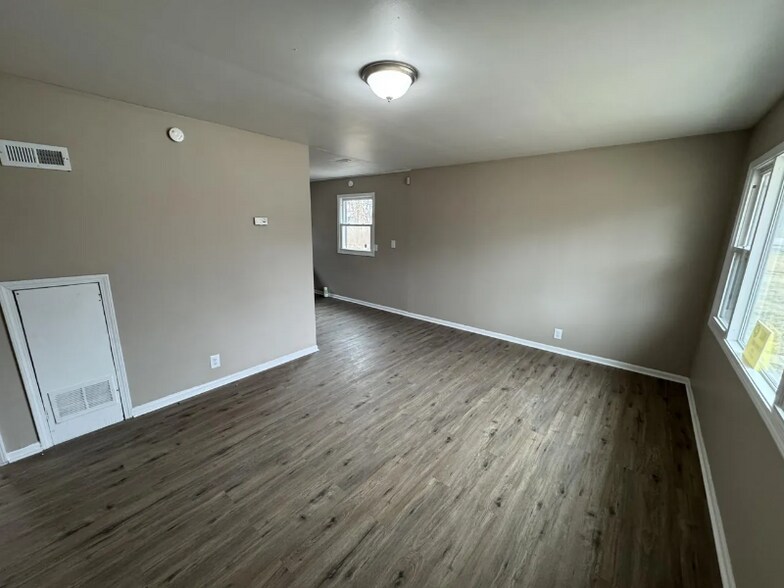 Building Photo - 4967 Carolina St