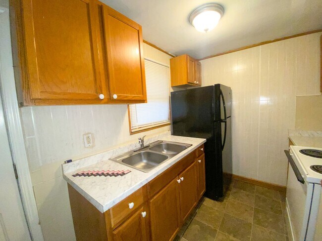 Building Photo - 1604-1604 S Fares Ave