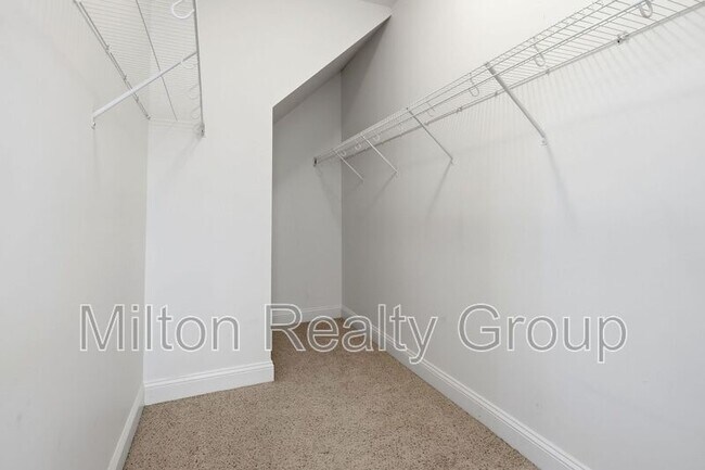 Building Photo - 80 Valor Cir
