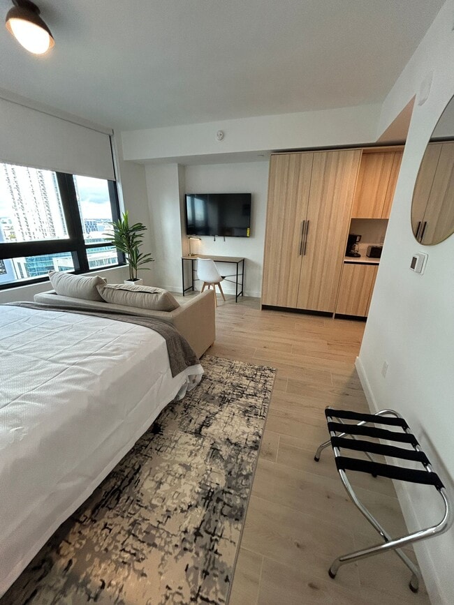 Building Photo - 225 N Miami Ave