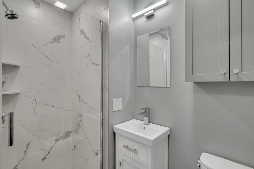 Building Photo - 142 Sutherland Rd