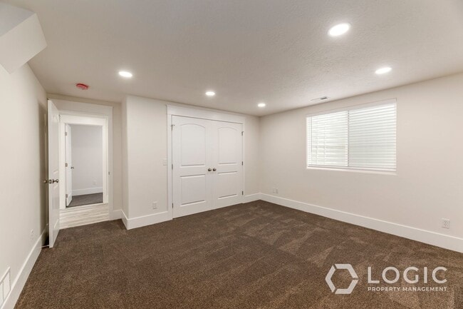 Building Photo - Brand New Basement Apartment With Private ...