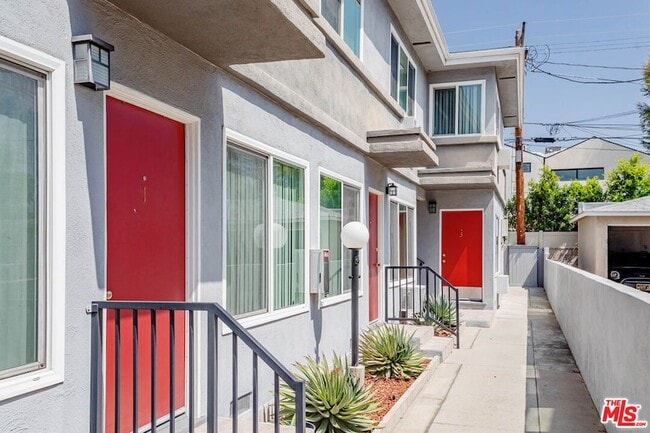 Building Photo - 11749 Riverside Dr