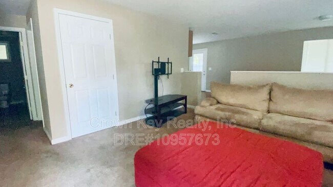 Building Photo - 87 E 7th St