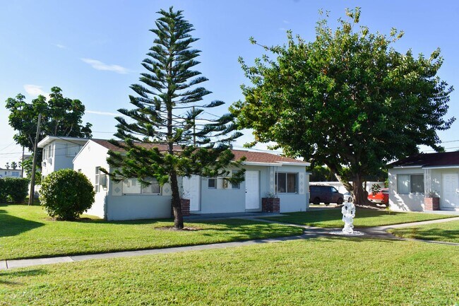 Building Photo - AVAILABLE NOW: For Rent - 1/1 Apartment fo...