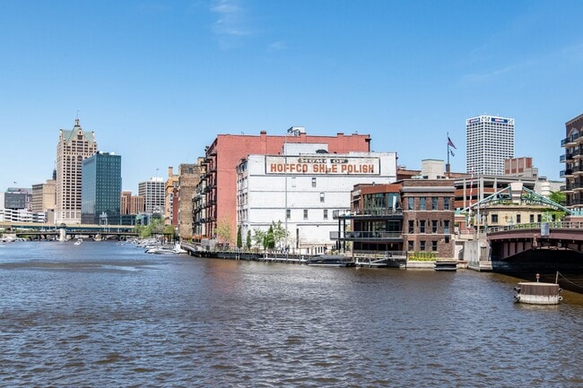 Building Photo - Modern Downtown Milwaukee Condo for Rent