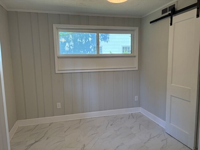 Building Photo - 2 Bedroom, 1 Bathroom House in Greensboro!