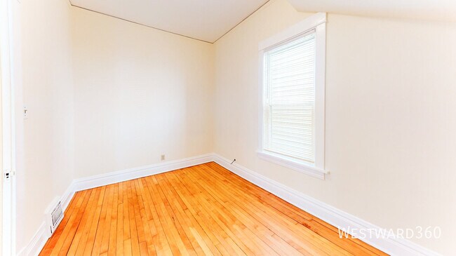 Building Photo - 3804 N Drake Ave