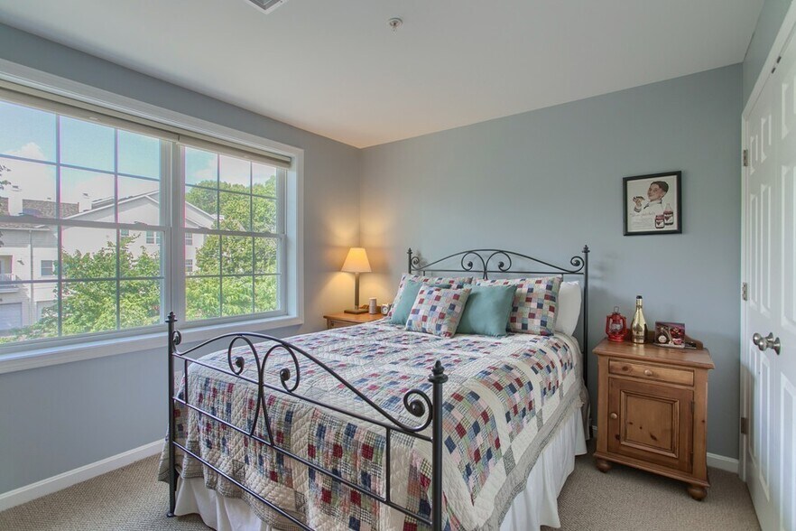 3rd bed - 101 Hopkins St