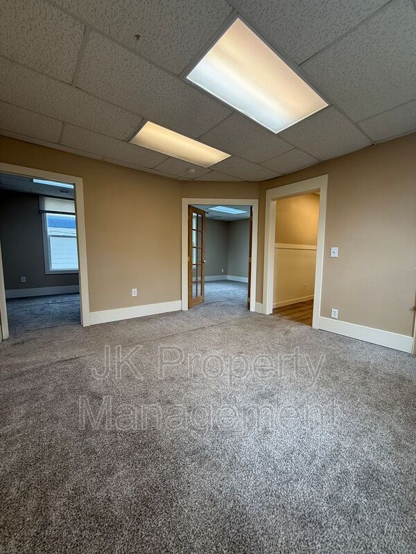 Building Photo - 1303 6th Ave S