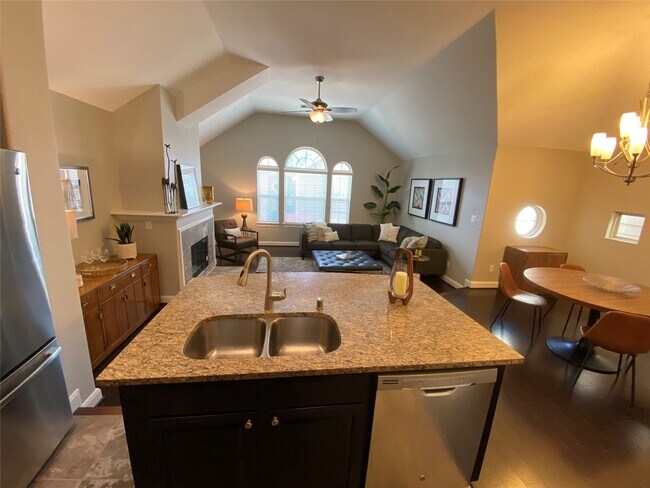 Building Photo - 5159 Oasis Park Ln