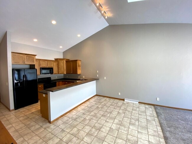 Kitchen vented microwave - N1125 Craftsmen Ct