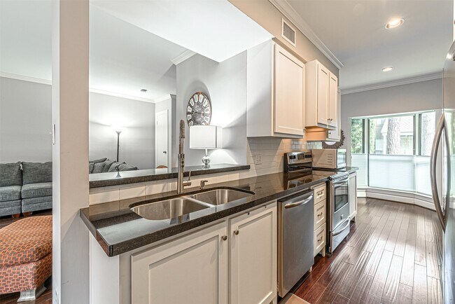 Building Photo - 701 Bering Dr