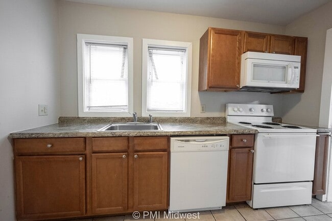 Building Photo - Cozy 1-Bedroom Gem in Indianapolis with Spacious Living – 750 Sq Ft!