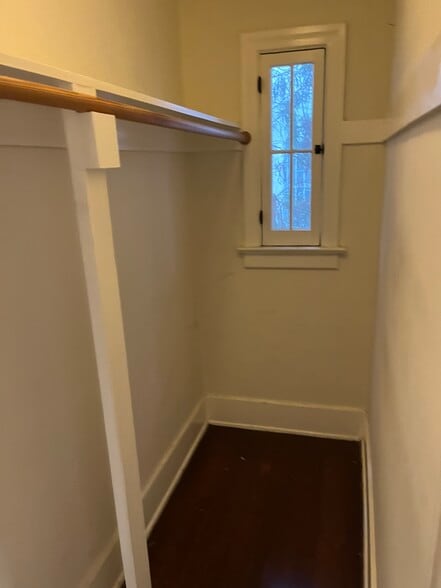 Building Photo - 504 N Heliotrope Dr