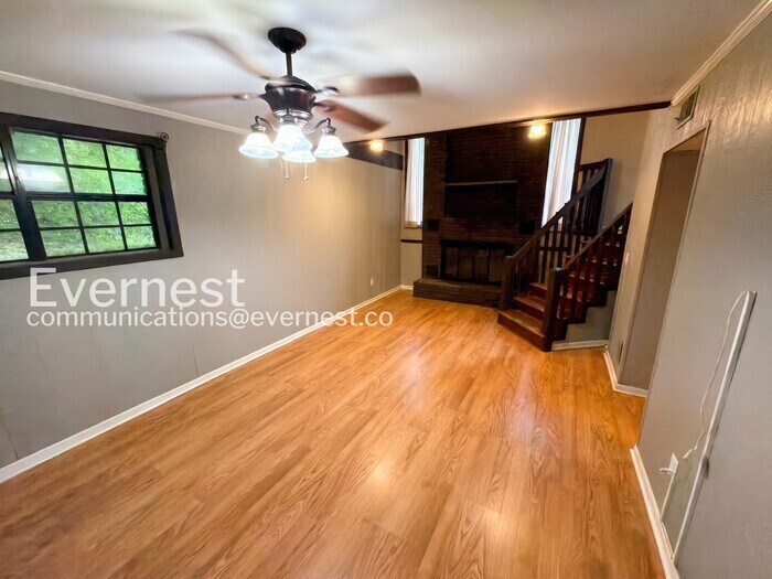 Building Photo - 716 Brookview Dr