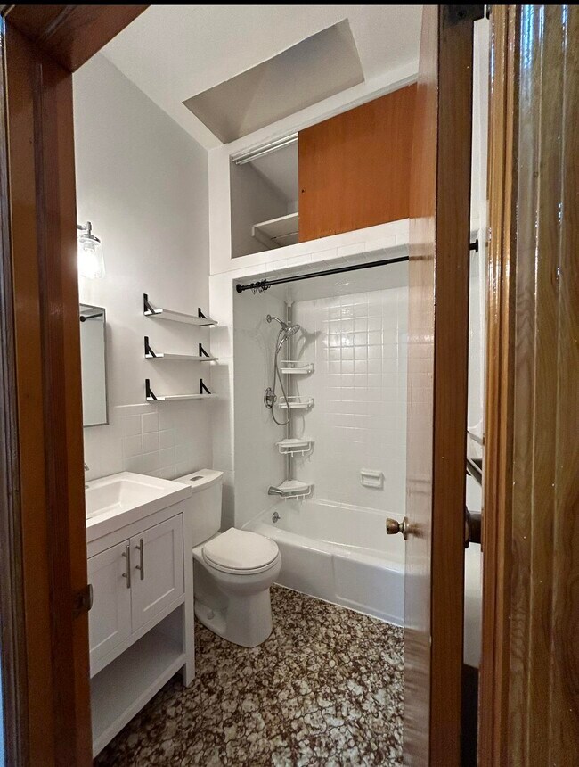 Building Photo - 307 71st St