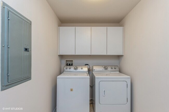 Building Photo - 3501 Wellington Ct