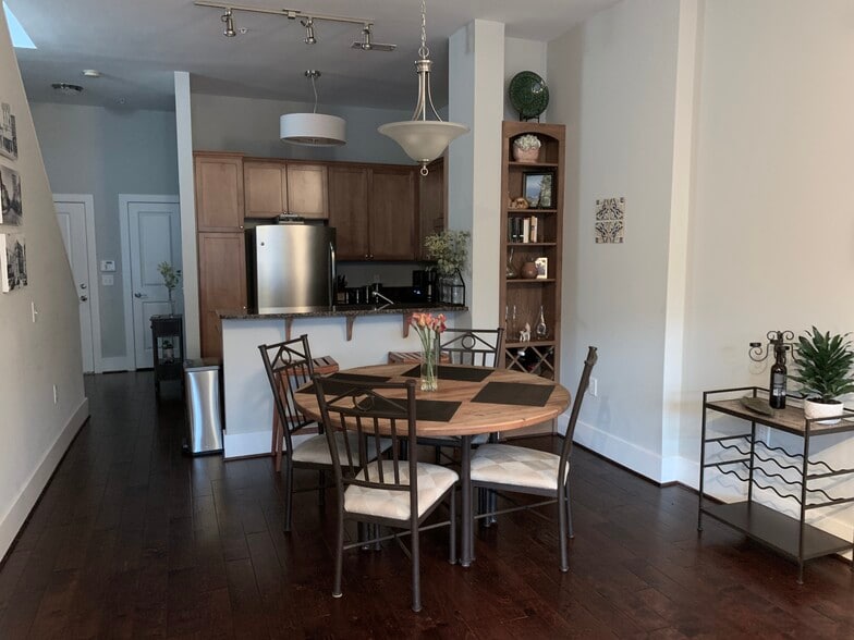 Building Photo - 444 S Blount St