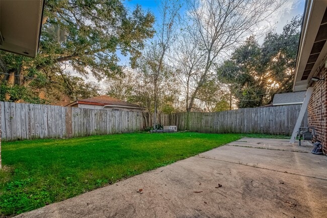 Building Photo - 4731 Casemont Dr