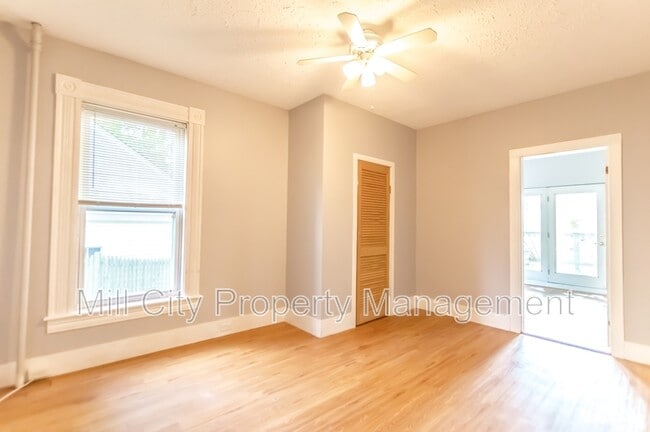 Building Photo - 261 Orange St