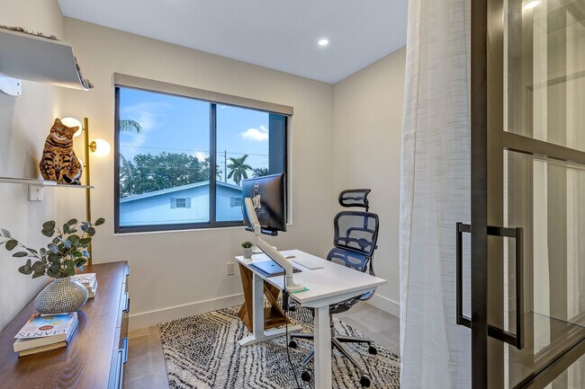 Building Photo - 704 SW 7th St